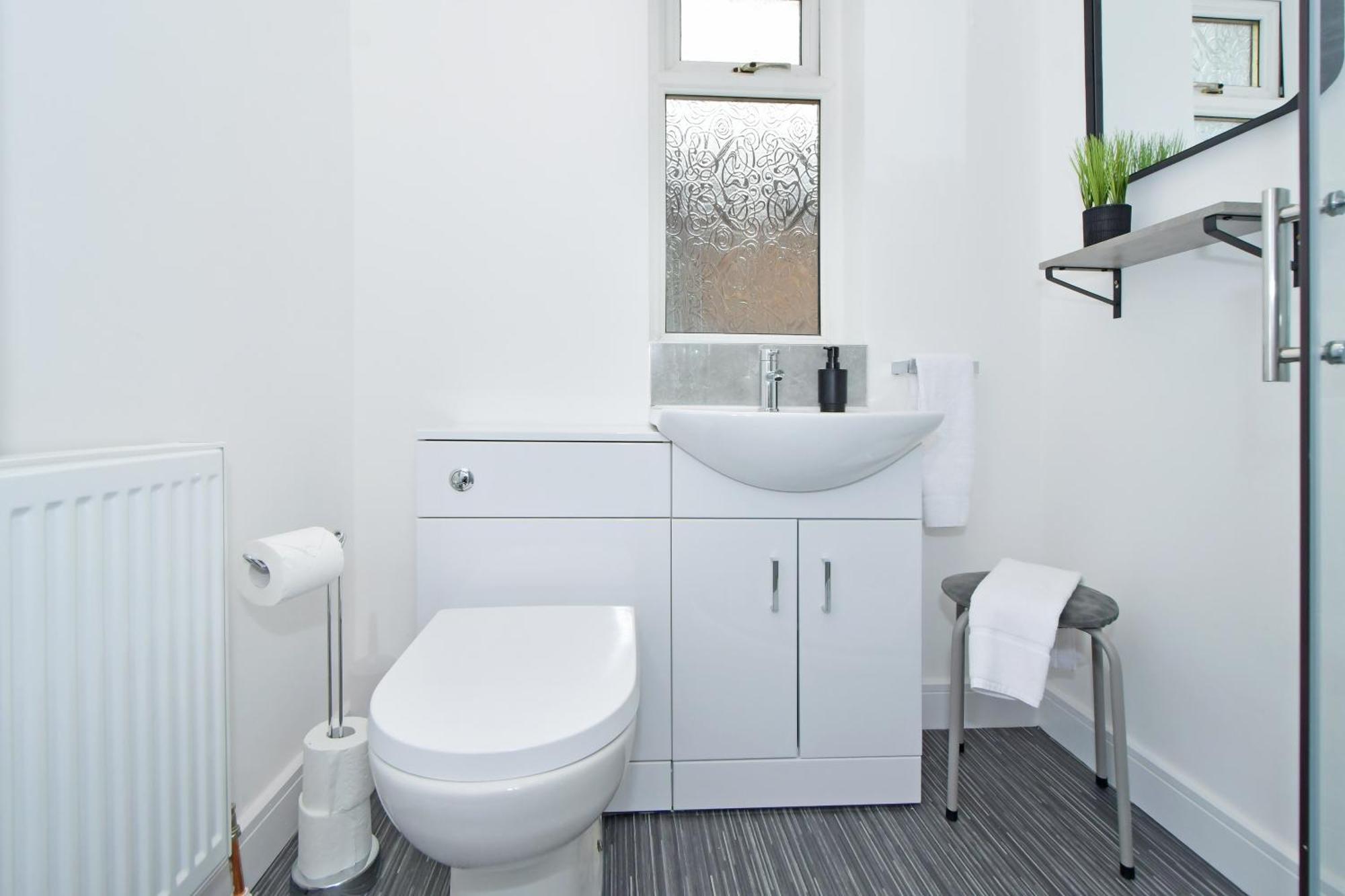 Sapphire Apartments By Yourstays - Luxury 2 Bedroom Apartments In Crewe Eksteriør billede