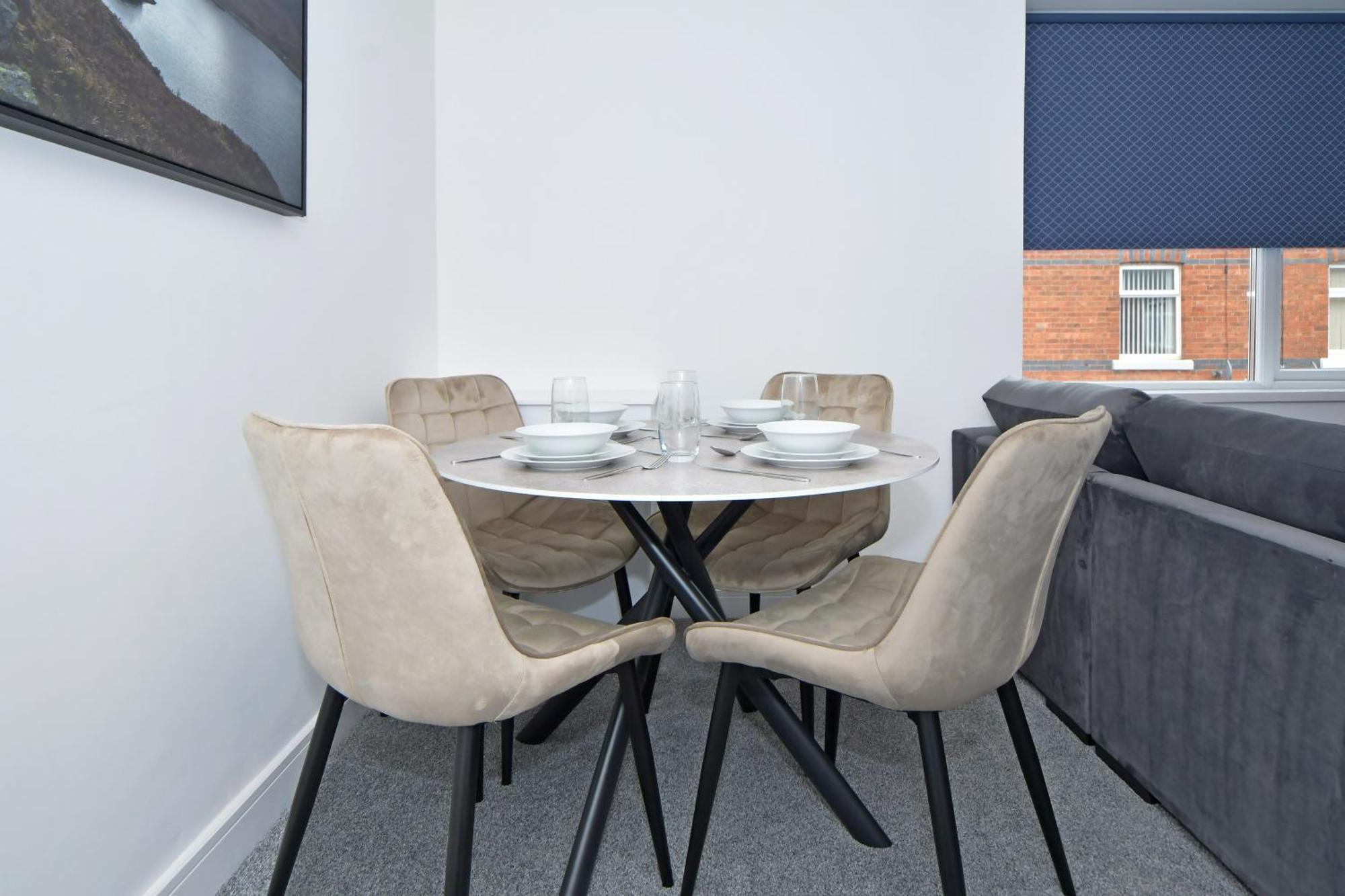 Sapphire Apartments By Yourstays - Luxury 2 Bedroom Apartments In Crewe Eksteriør billede