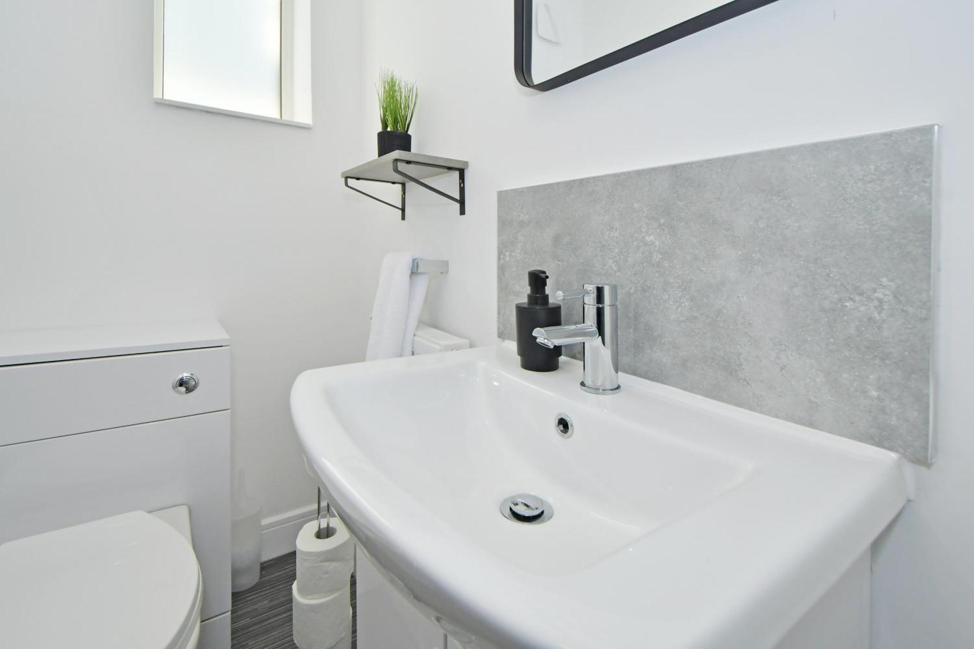 Sapphire Apartments By Yourstays - Luxury 2 Bedroom Apartments In Crewe Eksteriør billede