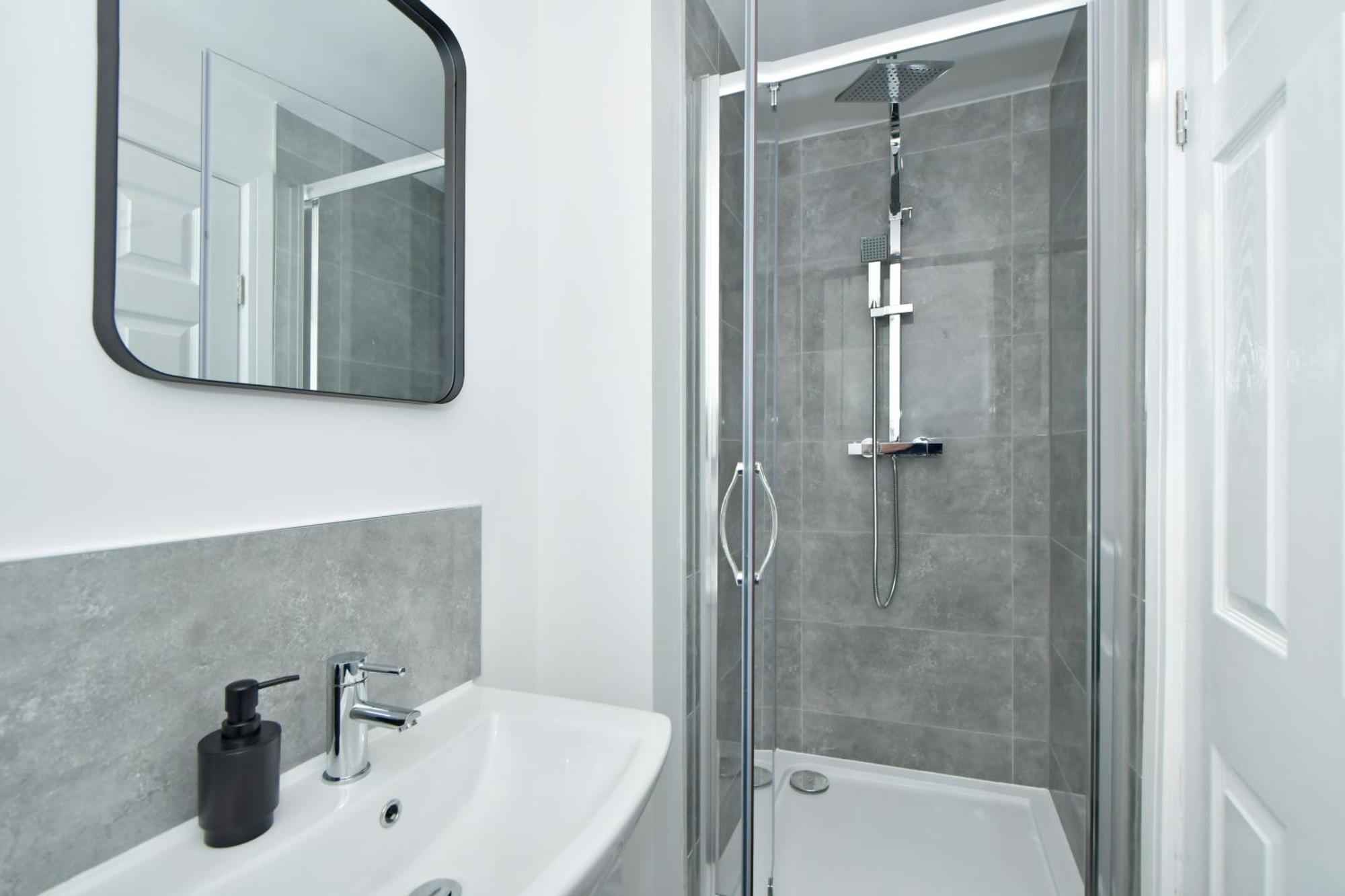 Sapphire Apartments By Yourstays - Luxury 2 Bedroom Apartments In Crewe Eksteriør billede