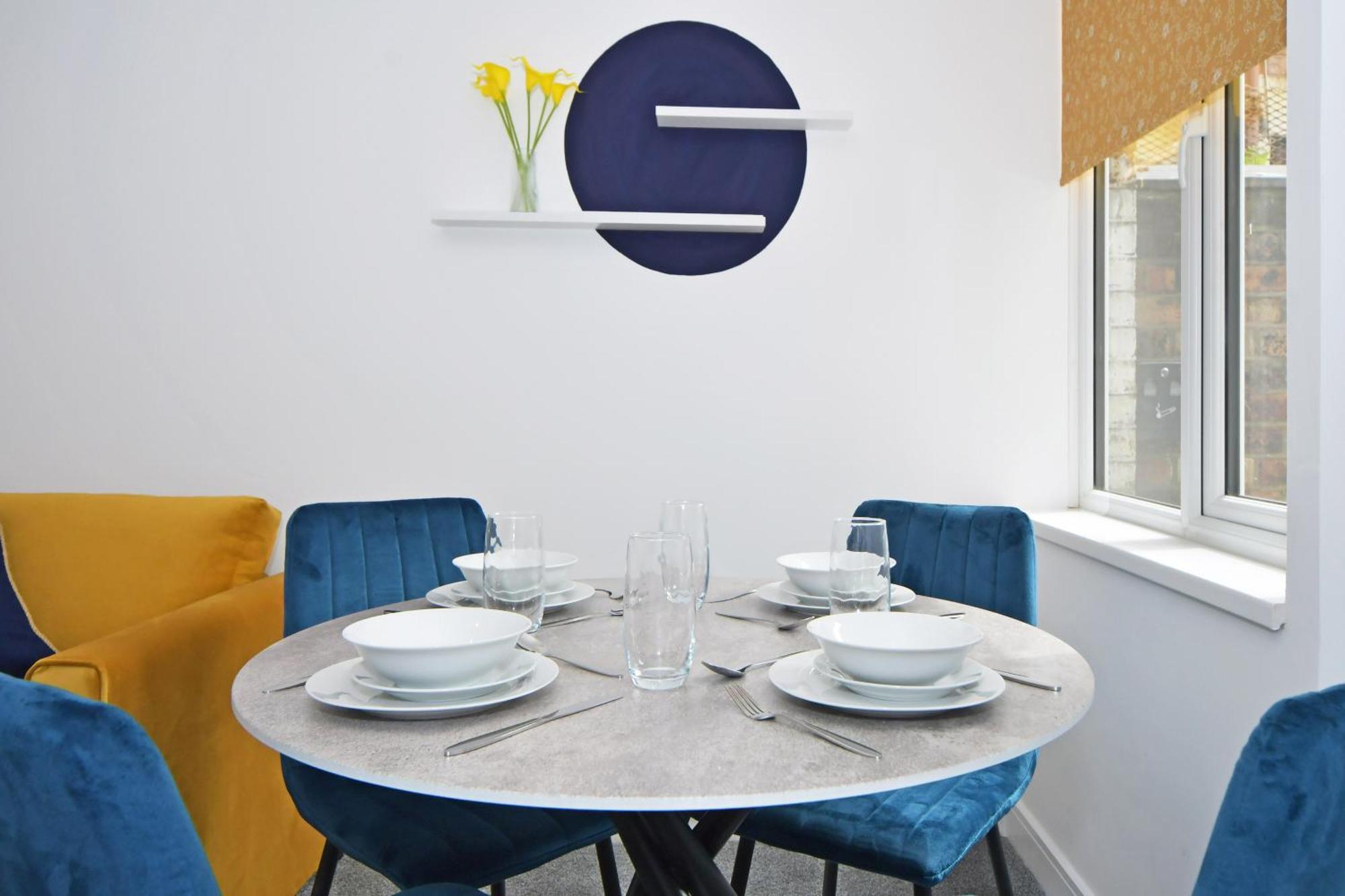 Sapphire Apartments By Yourstays - Luxury 2 Bedroom Apartments In Crewe Eksteriør billede