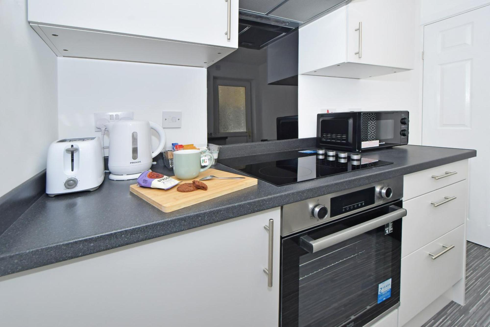 Sapphire Apartments By Yourstays - Luxury 2 Bedroom Apartments In Crewe Eksteriør billede