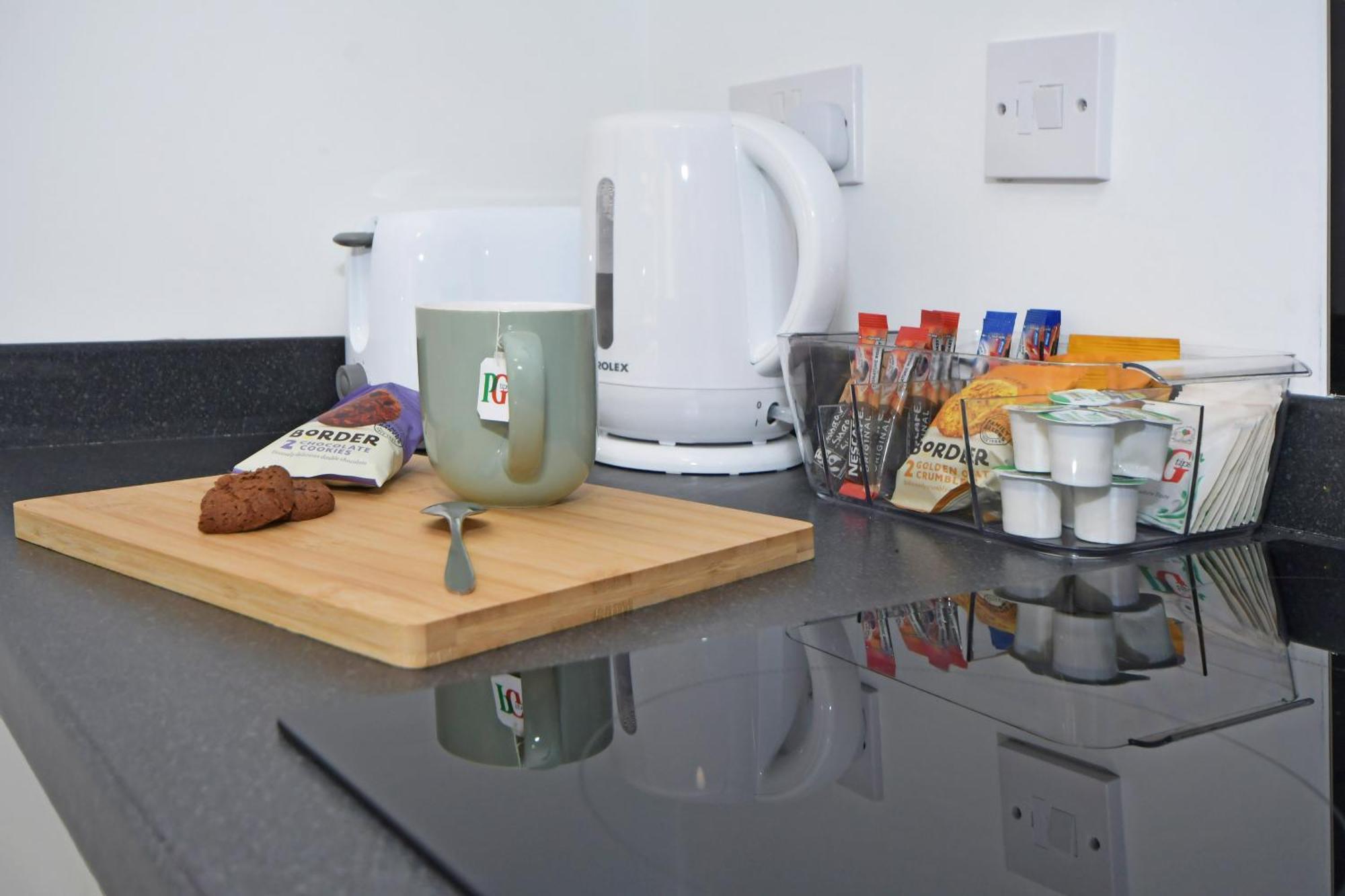 Sapphire Apartments By Yourstays - Luxury 2 Bedroom Apartments In Crewe Eksteriør billede
