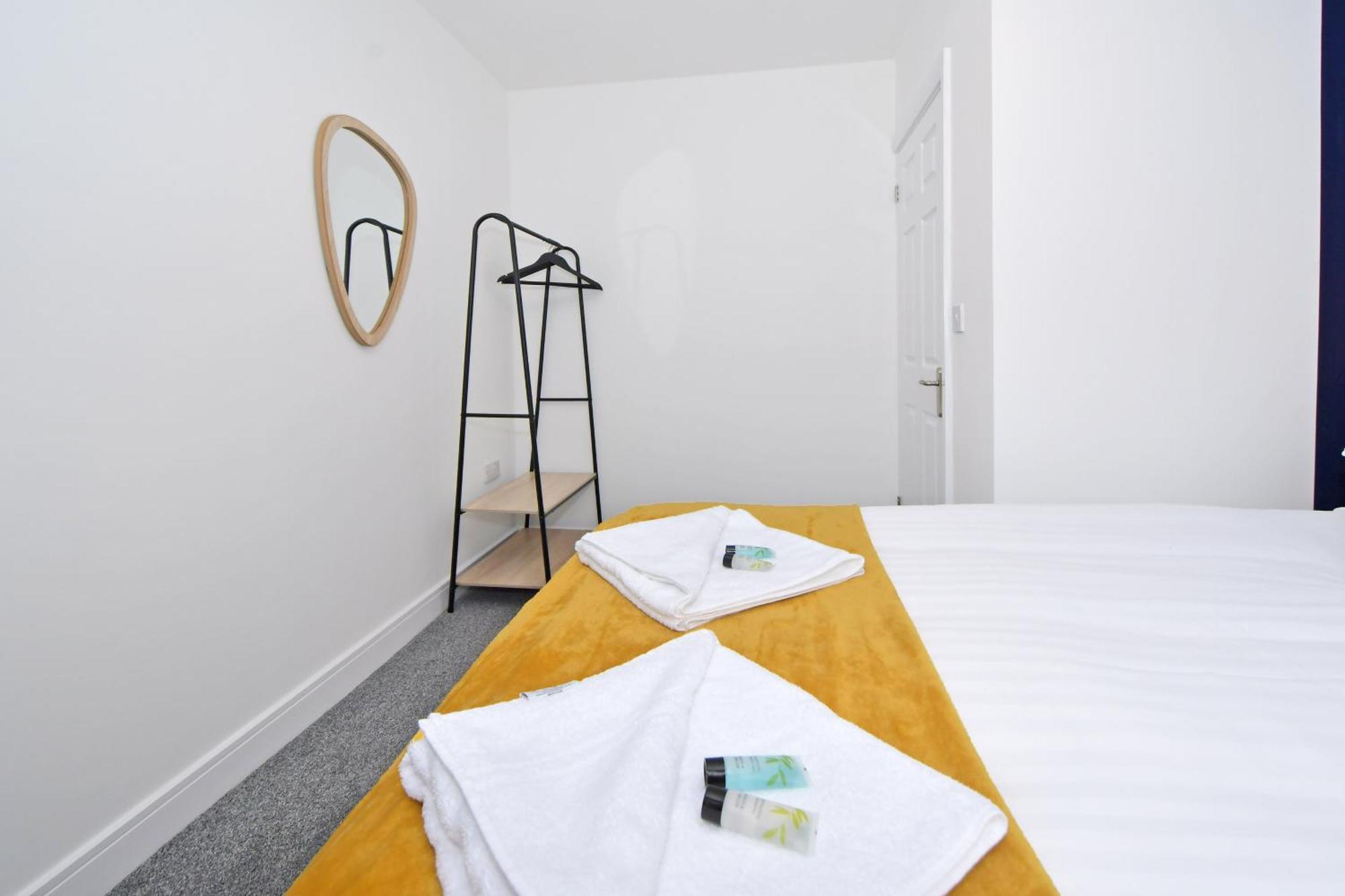 Sapphire Apartments By Yourstays - Luxury 2 Bedroom Apartments In Crewe Eksteriør billede