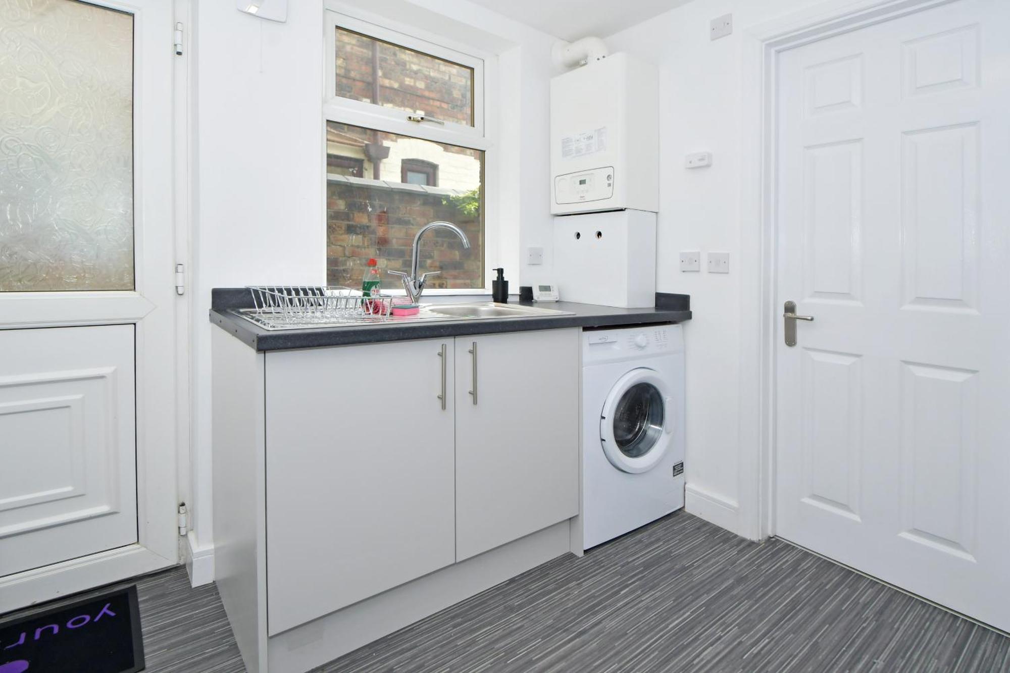 Sapphire Apartments By Yourstays - Luxury 2 Bedroom Apartments In Crewe Eksteriør billede