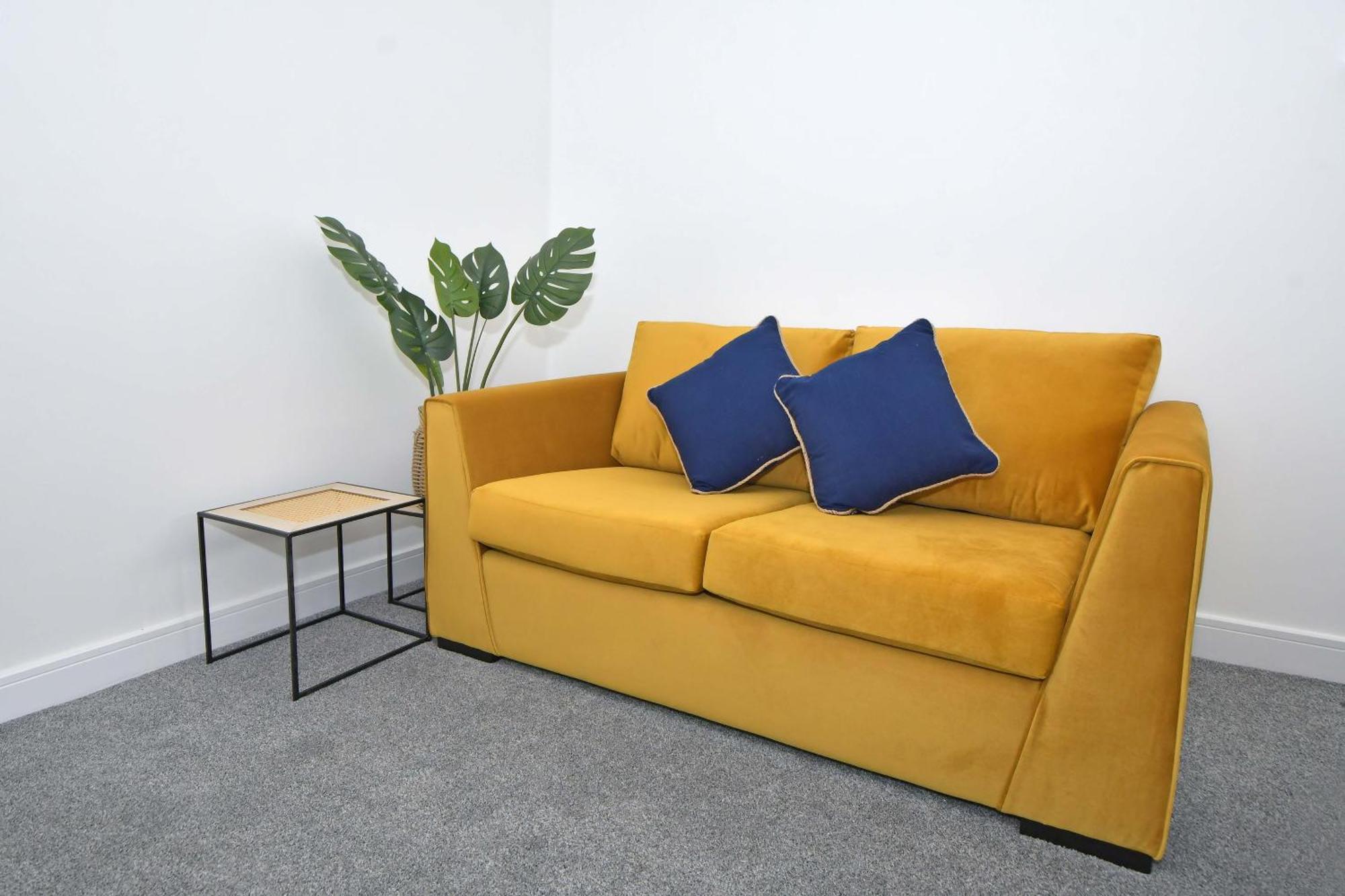 Sapphire Apartments By Yourstays - Luxury 2 Bedroom Apartments In Crewe Eksteriør billede